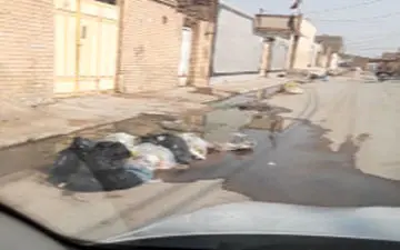 جاری شدن فاضلاب در معابر «کارون»+فیلم