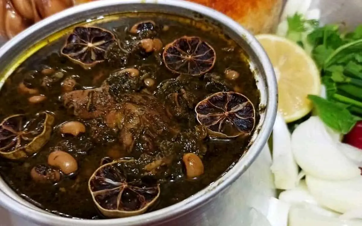 طرز تهیه قورمه سبزی با لوبیا چشم بلبلی | همه عاشقشن!