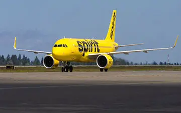 
پرواز جالب هواپیما در یک سالن سرپوشیده + فیلم