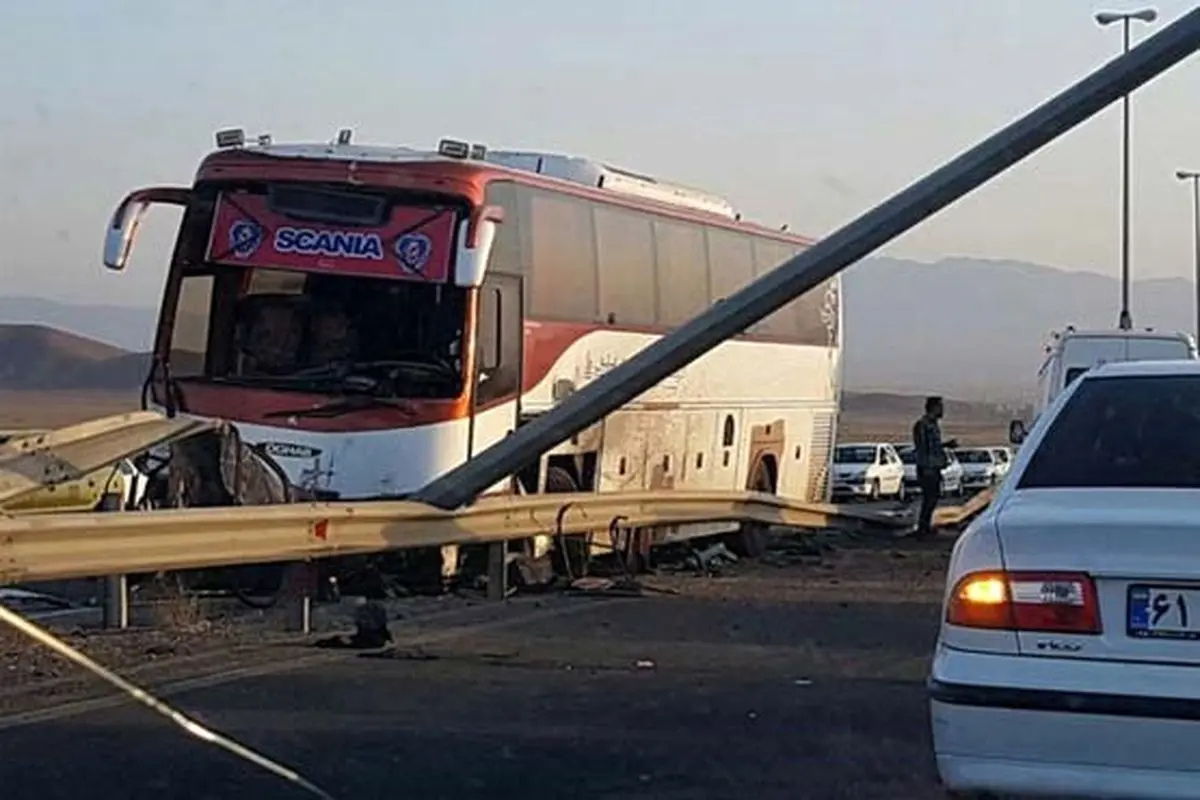 واژگونی اتوبوس این بار در اتوبان زنجان-قزوین