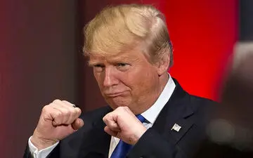 درگیری حیوان گرسنه با ترامپ بر سر یک طعمه!+فیلم 