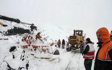 اسکان ۴۰۰ در راه مانده محور فیروزکوه/وضعیت جوی جاده ها