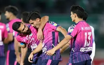  شکست خانگی ذوب‌آهنِ ۱۰ نفره مقابل آلومینیوم/ آب و هوای فولادشهر به حسینی می‌سازد 