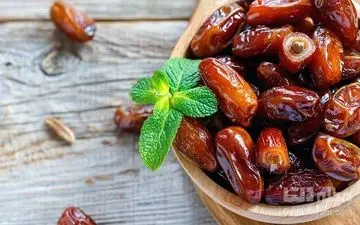 از فواید مصرف روزانه خرما