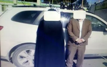 راز کثیف زن و مرد جوان در ماشین لوکس شیشه دودی/عکس