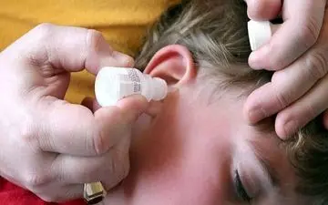 خطرات استفاده خودسرانه از قطره گوش در فصل سرما