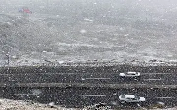 بارش برف در برخی محورهای مواصلاتی کشور