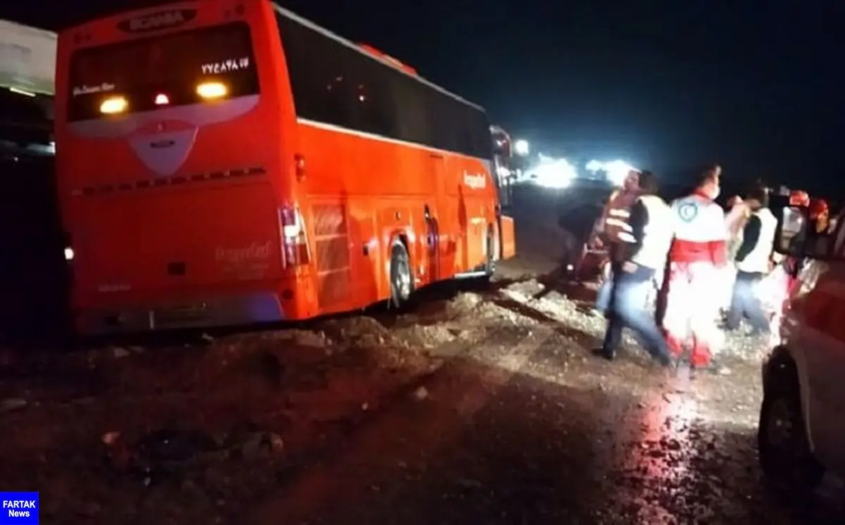 
حادثه/ واژگونی اتوبوس در محور اراک - قم