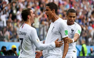  کاوانی: توپ طلا باید به یک بازیکن فرانسوی برسد 