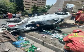 تصادف زنجیره‌ای وحشتناک در سعادت‌آباد: 12 خودرو زیر چرخ‌های کامیون
