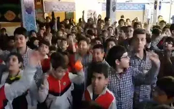 شور و هیجان تماشای دیدار فینال لیگ قهرمانان آسیا در یکی از مدارس ابتدایی +فیلم 