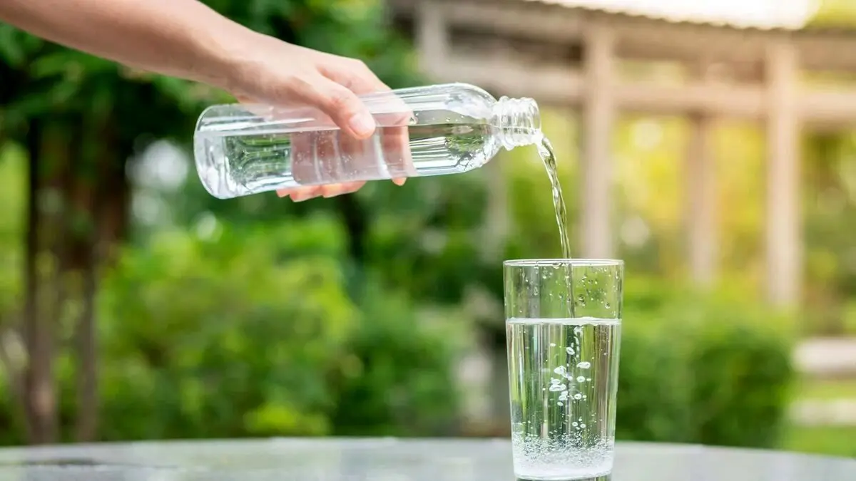چقدر آب بنوشیم تا بدن مان کم آب نشود؟