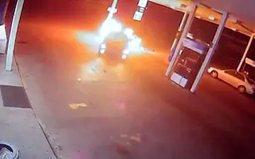 آتش سوزی عمدی در پمپ بنزین+فیلم