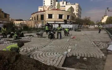 سنگ‌فرش کردن پردردسر سه چهارراه و میدان بهارستان برای مردم