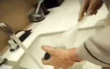 اقدام مشمئزکننده خدمتکار یک هتل! + عکس