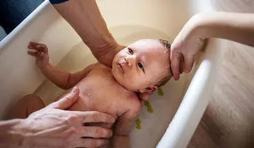 چند بار در هفته نوزاد باید حمام داد؟
