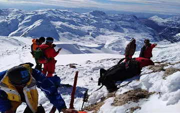 جستجوی مجدد در منطقه سقوط هواپیما از روز پنجشنبه/ انتقال جسدها با سبدهای خاص