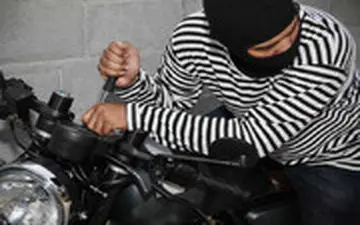  سرقت موتورسیکلت در کمتر از ۱۰ ثانیه در روز روشن!