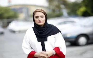 تیپ پاییزی نرگس محمدی در هوای بارانی (عکس)