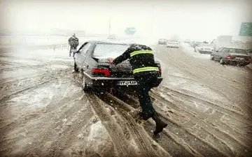 محور تکاب به ایرانخواه همچنان مسدود است