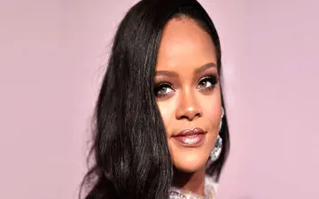 استایل جدید و جسورانه ریانا با پیژامه راه‌راه
