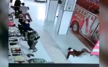 مشکل اساسی آتش نشانان چینی با کف زمین! +فیلم 