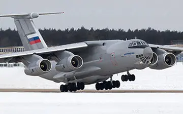 لحظه سر خوردن هواپیما روی باندیخ زده فرودگاه + فیلم