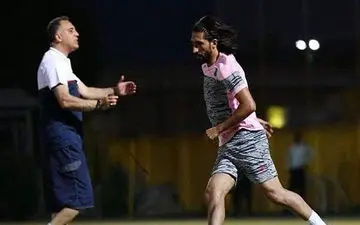  من درخواست تجدید نظر در قراردادم را دارم