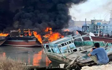 ۱۳ لنج در حریق اسکله‌ای سیریک دچار آسیب جدی شد