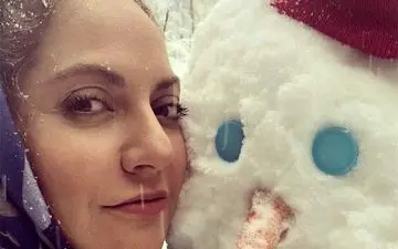 سلفی جالب مهناز افشار در یک روز برفی