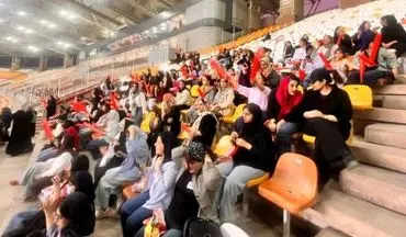 نخستین حضور بانوان در ورزشگاه اختصاصی فولاد خوزستان رقم خورد