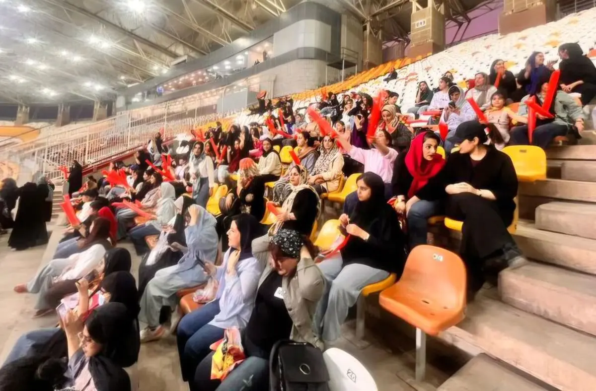 نخستین حضور بانوان در ورزشگاه اختصاصی فولاد خوزستان رقم خورد