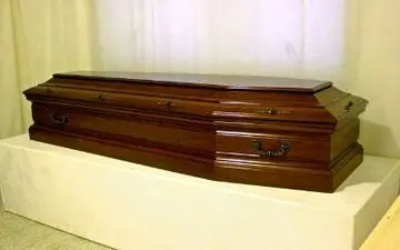 ماشین گران قیمت با جسد صاحبش دفن شد!