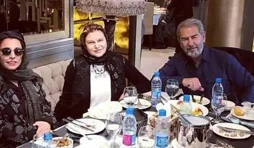 تیپ فرامرز قریبیان و همسرش در یک رستوران شیک
