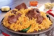مندی گوشت رستورانی؛ طرز تهیه چلو گوشت عربی با عطر زعفران و ادویه‌های شرقی