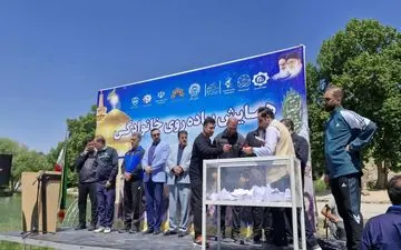  همایش بزرگ پیاده روی خانوادگی در کرمانشاه برگزار شد