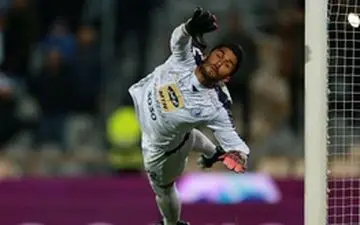 دروازه بان استقلال دوستانش را آنفالو کرد