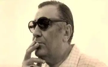 
ماجرای عینک دودی خواننده معروف ایرانی چه بود ؟ + عکس 