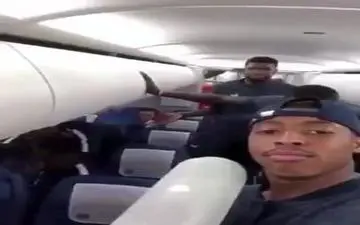 رقص اومتیتى در داخل هواپیما بعد از صعود به نیمه نهایى 