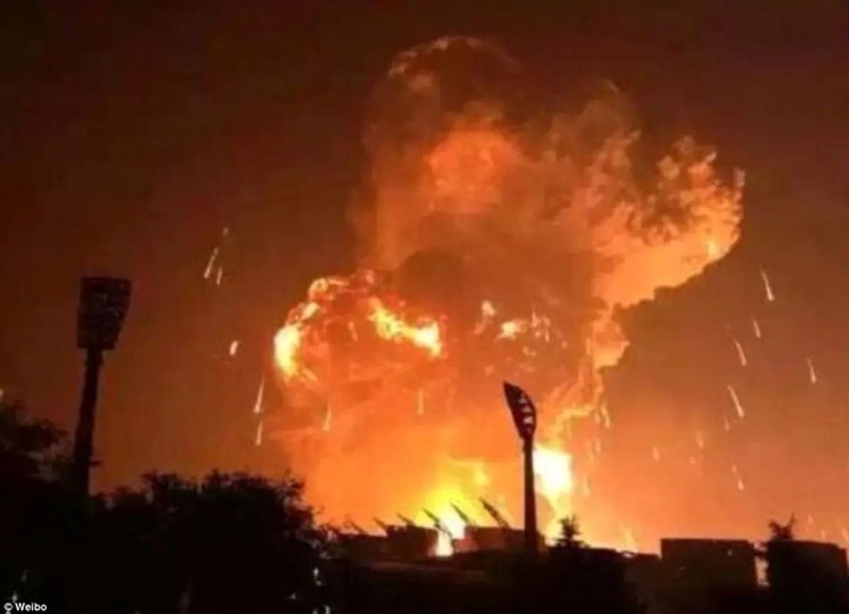 انفجار و آتش‌سوزی‌ِ کارخانه مواد شیمیایی 