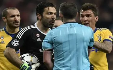 بوفون در آستانه محرومیت قرار گرفت 