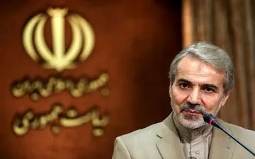  محمدباقر نوبخت در حال پختن نان محلی+عکس