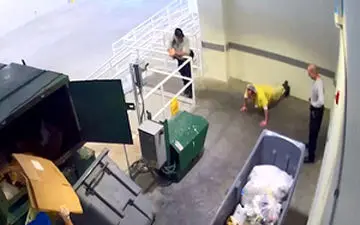 اخراج زندانبان به دلیل بدرفتاری با زندانی