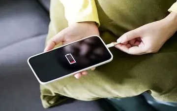 اشتباه‌های رایج در شارژ موبایل که به باتری آسیب می‌زنند