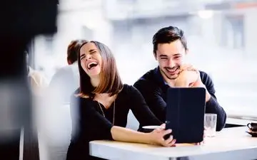 خنده می‌تواند کشنده باشد؟! بررسی اثرات منفی خنده شدید بر سلامت بدن