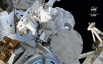 فضانورد ناسا و سلطان النیادی پیاده‌روی فضایی تاریخی می‌کنند| پیاده روی فضایی+عکس
