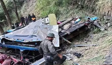 سقوط مرگبار اتوبوس در کلمبیا؛ ۱۶ دانش‌آموز جان خود را از دست دادند