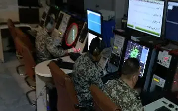 لحظه رهگیری جنگنده F۱۸ توسط پدافند هوایی ارتش در عمق ۵۰ متری زمین