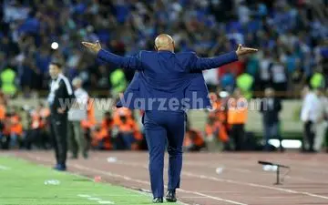  شادی منصوریان پس از پیروزی مقابل دوست برانکو