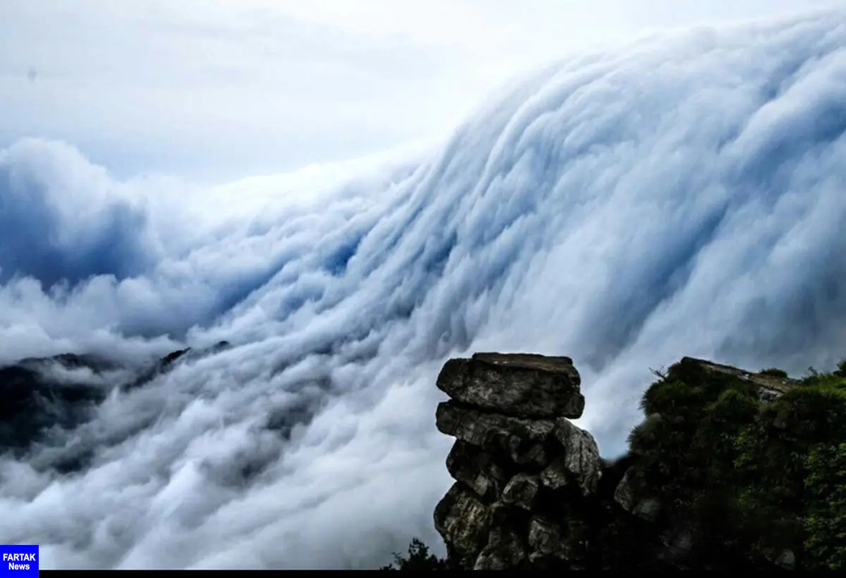 اتفاقی عجیب بر فراز یکی از کوههای بلند چین!
